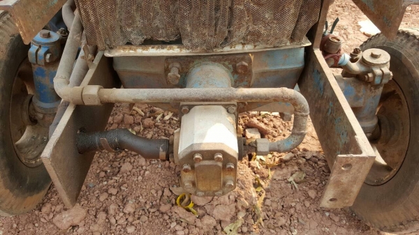 ขาย รถไถ FORD 6600 เสื้อลาย ติดคีบกลกิจขาคู่ เอกสารเล่มทะเบียนครบ ราคาต่อรองได้ครับ