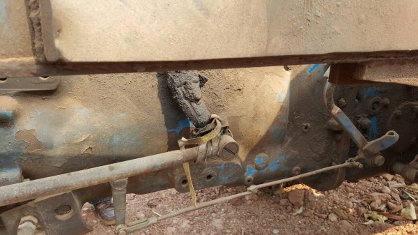 ขาย รถไถ FORD 6600 เสื้อลาย ติดคีบกลกิจขาคู่ เอกสารเล่มทะเบียนครบ ราคาต่อรองได้ครับ