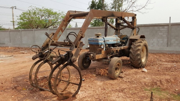 ขาย รถไถ FORD 6600 เสื้อลาย ติดคีบกลกิจขาคู่ เอกสารเล่มทะเบียนครบ ราคาต่อรองได้ครับ