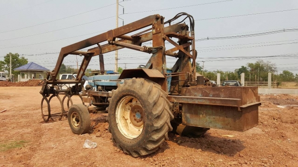 ขาย รถไถ FORD 6600 เสื้อลาย ติดคีบกลกิจขาคู่ เอกสารเล่มทะเบียนครบ ราคาต่อรองได้ครับ