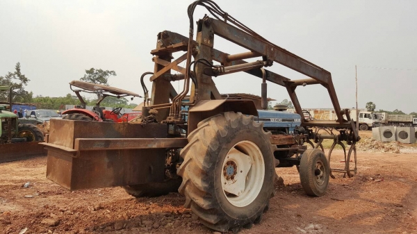 ขาย รถไถ FORD 6600 เสื้อลาย ติดคีบกลกิจขาคู่ เอกสารเล่มทะเบียนครบ ราคาต่อรองได้ครับ