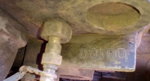 HINO KM 310 - 110 HP DQ100 หกล้อดั๊มพ์ กระบะดั๊มพ์เหล็ก 4 ตันความยาว 3.60 เมตรพร้อมใช้งานได้เลยครับ เครื่องยนต์เดิมๆกำลังแรงดีไม่แตกเยิ้ม ภายในเก๋งคอนโซลอยู่ครบ พวงมาลัยธรรมดา เกียร์ยาว เบรคลม ช่วงล่างคัชซีไม่แตกบวม ยาง 8.25 ขอบ 16 สภาพดีประมาณ 65\% พร้อมใ