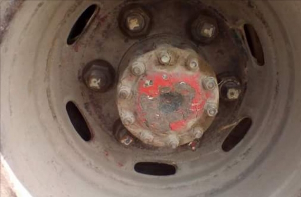 HINO KM 310 - 110 HP DQ100 หกล้อดั๊มพ์ กระบะดั๊มพ์เหล็ก 4 ตันความยาว 3.60 เมตรพร้อมใช้งานได้เลยครับ เครื่องยนต์เดิมๆกำลังแรงดีไม่แตกเยิ้ม ภายในเก๋งคอนโซลอยู่ครบ พวงมาลัยธรรมดา เกียร์ยาว เบรคลม ช่วงล่างคัชซีไม่แตกบวม ยาง 8.25 ขอบ 16 สภาพดีประมาณ 65\% พร้อมใ