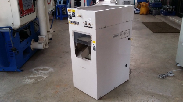 เครื่องแยกหิน KANRYU รุ่น ST110 เก่าญี่ปุ่น กำลังการผลิต 400 kg./ชม. สามรถแยกหินข้าวได้อย่างสะดวก รวดเร็ว