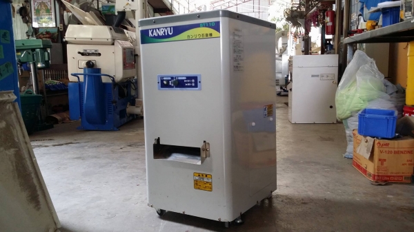 เครื่องแยกหิน KANRYU รุ่น ST110 เก่าญี่ปุ่น กำลังการผลิต 400 kg./ชม. สามรถแยกหินข้าวได้อย่างสะดวก รวดเร็ว