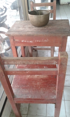 โต๊ะนักเรียน เก้าอี้ 2 ตัว ขันข้าวทัพพี