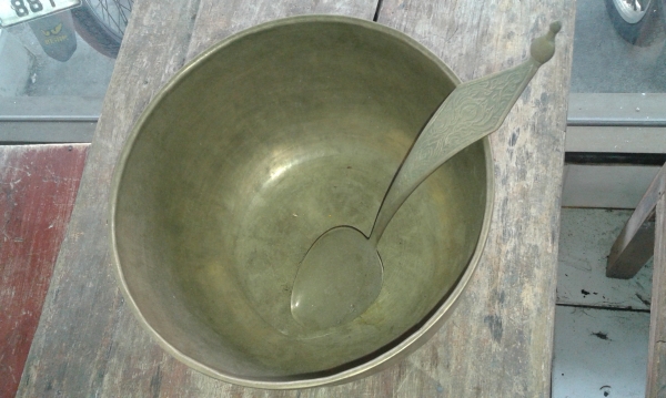 โต๊ะนักเรียน เก้าอี้ 2 ตัว ขันข้าวทัพพี