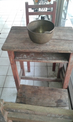 โต๊ะนักเรียน เก้าอี้ 2 ตัว ขันข้าวทัพพี