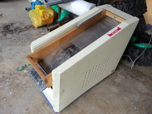 เครื่องแยกหิน S303P เก่าญี่ปุ่น กำลังการผลิต 100 kg./ชม. สามารถแยกหินออกข้าวได้อย่างสะดวก รวดเร็ว