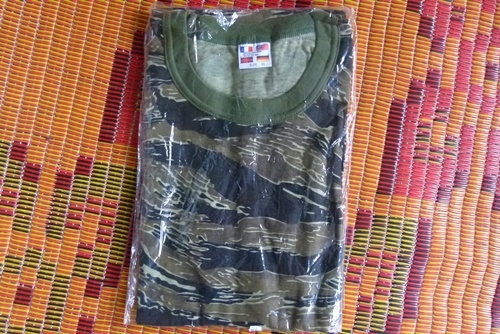 เสื้อยืด คอกลม  ลาย ดิจิตอล เขียว