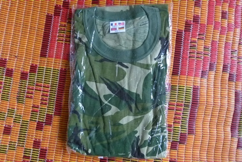 เสื้อยืด คอกลม  ลาย ดิจิตอล เขียว