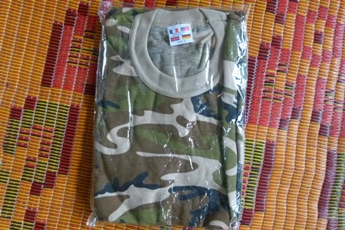 เสื้อยืด คอกลม  ลาย ดิจิตอล เขียว