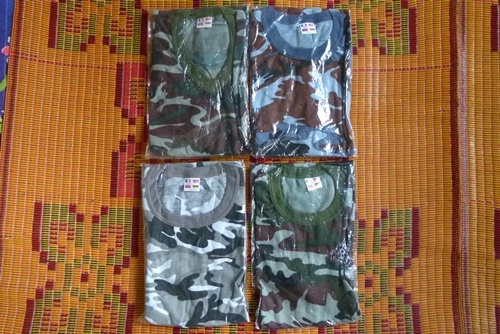 เสื้อยืด คอกลม  ลาย ดิจิตอล เขียว