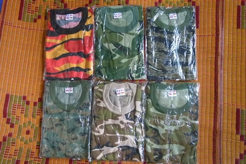 เสื้อยืด คอกลม  ลาย ดิจิตอล เขียว