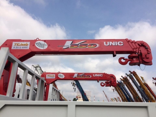 รถบรรทุกพร้อมเครน มือหนึ่ง