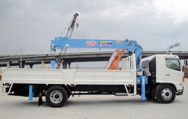 รถบรรทุกพร้อมเครน มือหนึ่ง