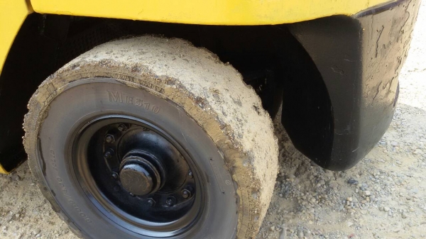 รถยก MITSUBISHI  FD25 เครื่องดีเซล s4s  เกียร์ธรรมดา ยางตันหน้าหลัง เสาสูง 3 ม. ยกได้ 2.5 ตัน ติดต่อ 089-7949488