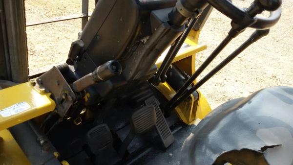 รถยก MITSUBISHI  FD25 เครื่องดีเซล s4s  เกียร์ธรรมดา ยางตันหน้าหลัง เสาสูง 3 ม. ยกได้ 2.5 ตัน ติดต่อ 089-7949488