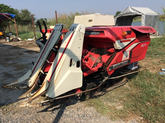 รถเกี่ยวนวดmitsubishiสภาพดี