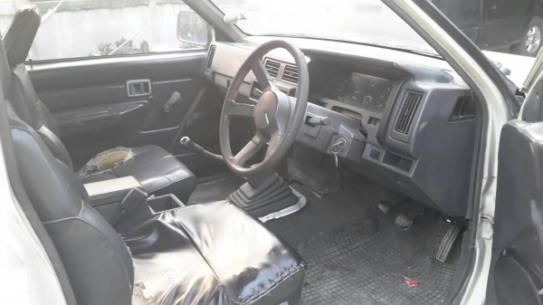 ขายรถนิสสันบิ๊กเอ็ม ทะเบียนขาด2ปี สภาพพร้อมใช้งาน ขายตามสภาพ