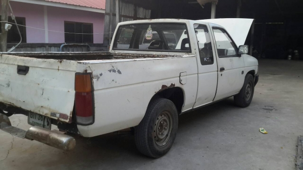 ขายรถนิสสันบิ๊กเอ็ม ทะเบียนขาด2ปี สภาพพร้อมใช้งาน ขายตามสภาพ