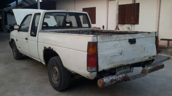 ขายรถนิสสันบิ๊กเอ็ม ทะเบียนขาด2ปี สภาพพร้อมใช้งาน ขายตามสภาพ