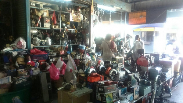 ขายของหน้าร้านทั้งหมด ตลาดพูนทรัพย์ มีอีกหลายโกดัง
