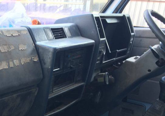 **190,000 บ.ต่อรอง/// 4ล้อกลาง ISUZU NKR-110 4BE1- ไอดีใหญ่ รถประกอบปี40 เครื่อง/เกียร์ เดิม เกียร์สั้น คัสซีสวยเดิม ไม่สาด หัวยกได้ พ.พาวเวอร์ กระบะยาว3.20 ยาง7.50 รถเคลียร์สีใหม่ สวย พร้อมใช้งาน ทะเบียนป้ายใหญ่(ป้ายรถบรรทุก) เล่มครบ **ขาย ISUZU ELF NKR-