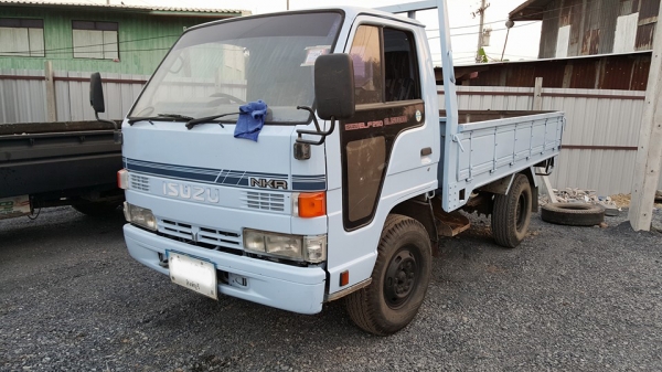 **190,000 บ.ต่อรอง/// 4ล้อกลาง ISUZU NKR-110 4BE1- ไอดีใหญ่ รถประกอบปี40 เครื่อง/เกียร์ เดิม เกียร์สั้น คัสซีสวยเดิม ไม่สาด หัวยกได้ พ.พาวเวอร์ กระบะยาว3.20 ยาง7.50 รถเคลียร์สีใหม่ สวย พร้อมใช้งาน ทะเบียนป้ายใหญ่(ป้ายรถบรรทุก) เล่มครบ **ขาย ISUZU ELF NKR-