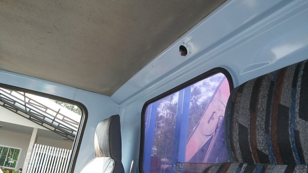 **190,000 บ.ต่อรอง/// 4ล้อกลาง ISUZU NKR-110 4BE1- ไอดีใหญ่ รถประกอบปี40 เครื่อง/เกียร์ เดิม เกียร์สั้น คัสซีสวยเดิม ไม่สาด หัวยกได้ พ.พาวเวอร์ กระบะยาว3.20 ยาง7.50 รถเคลียร์สีใหม่ สวย พร้อมใช้งาน ทะเบียนป้ายใหญ่(ป้ายรถบรรทุก) เล่มครบ **ขาย ISUZU ELF NKR-