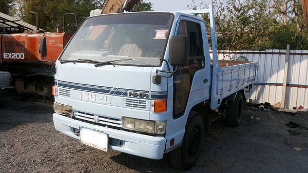 **190,000 บ.ต่อรอง/// 4ล้อกลาง ISUZU NKR-110 4BE1- ไอดีใหญ่ รถประกอบปี40 เครื่อง/เกียร์ เดิม เกียร์สั้น คัสซีสวยเดิม ไม่สาด หัวยกได้ พ.พาวเวอร์ กระบะยาว3.20 ยาง7.50 รถเคลียร์สีใหม่ สวย พร้อมใช้งาน ทะเบียนป้ายใหญ่(ป้ายรถบรรทุก) เล่มครบ **ขาย ISUZU ELF NKR-