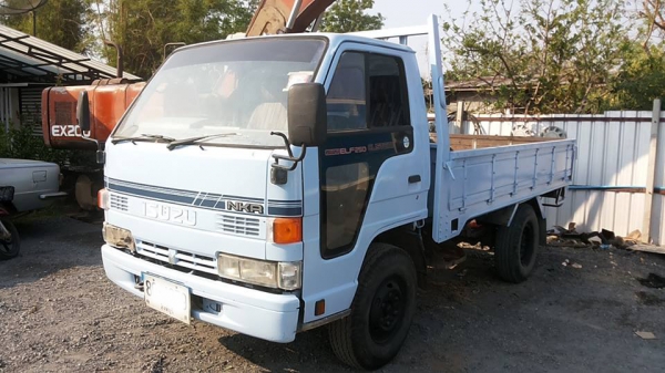 **190,000 บ.ต่อรอง/// 4ล้อกลาง ISUZU NKR-110 4BE1- ไอดีใหญ่ รถประกอบปี40 เครื่อง/เกียร์ เดิม เกียร์สั้น คัสซีสวยเดิม ไม่สาด หัวยกได้ พ.พาวเวอร์ กระบะยาว3.20 ยาง7.50 รถเคลียร์สีใหม่ สวย พร้อมใช้งาน ทะเบียนป้ายใหญ่(ป้ายรถบรรทุก) เล่มครบ **ขาย ISUZU ELF NKR-
