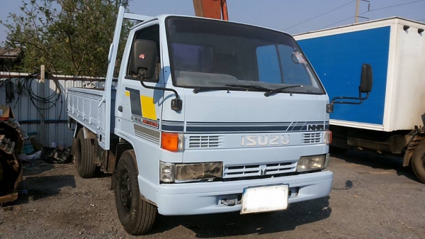 **190,000 บ.ต่อรอง/// 4ล้อกลาง ISUZU NKR-110 4BE1- ไอดีใหญ่ รถประกอบปี40 เครื่อง/เกียร์ เดิม เกียร์สั้น คัสซีสวยเดิม ไม่สาด หัวยกได้ พ.พาวเวอร์ กระบะยาว3.20 ยาง7.50 รถเคลียร์สีใหม่ สวย พร้อมใช้งาน ทะเบียนป้ายใหญ่(ป้ายรถบรรทุก) เล่มครบ **ขาย ISUZU ELF NKR-