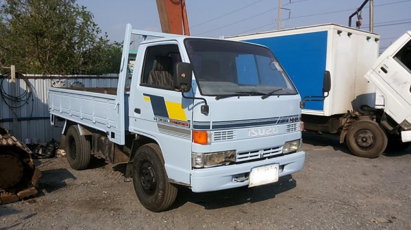 **190,000 บ.ต่อรอง/// 4ล้อกลาง ISUZU NKR-110 4BE1- ไอดีใหญ่ รถประกอบปี40 เครื่อง/เกียร์ เดิม เกียร์สั้น คัสซีสวยเดิม ไม่สาด หัวยกได้ พ.พาวเวอร์ กระบะยาว3.20 ยาง7.50 รถเคลียร์สีใหม่ สวย พร้อมใช้งาน ทะเบียนป้ายใหญ่(ป้ายรถบรรทุก) เล่มครบ **ขาย ISUZU ELF NKR-