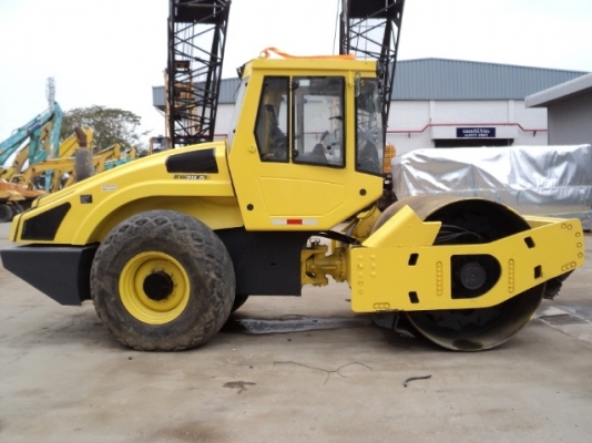 ขาย!! รถบดสั่นสะเทือนหน้าเหล็กหลังยาง Boomag BW211D-4