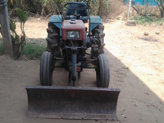 รถไถนั่งขับตัวเปล่าพร้อมใบมีด27000