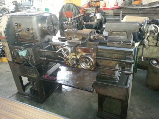 ขายเครื่องกลึง5ฟุตใต้หวันมี2เพลาพร้อมใช้ครับ