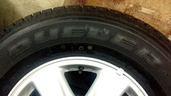 ยางป้ายแดง 245-70-16 Bridgestone Dueler 689 เส้นละสี่พัน