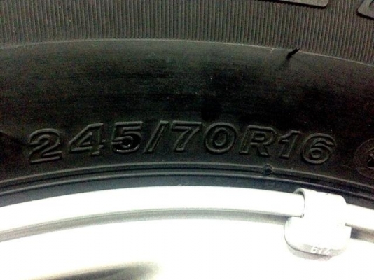 ยางป้ายแดง 245-70-16 Bridgestone Dueler 689 เส้นละสี่พัน