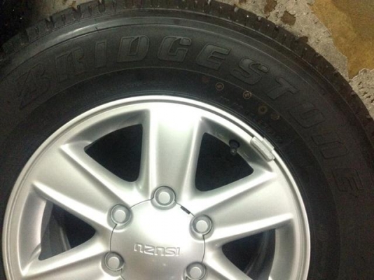 ยางป้ายแดง 245-70-16 Bridgestone Dueler 689 เส้นละสี่พัน