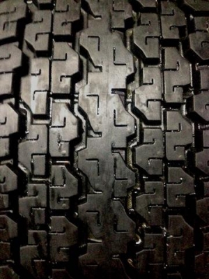 ยางป้ายแดง 245-70-16 Bridgestone Dueler 689 เส้นละสี่พัน