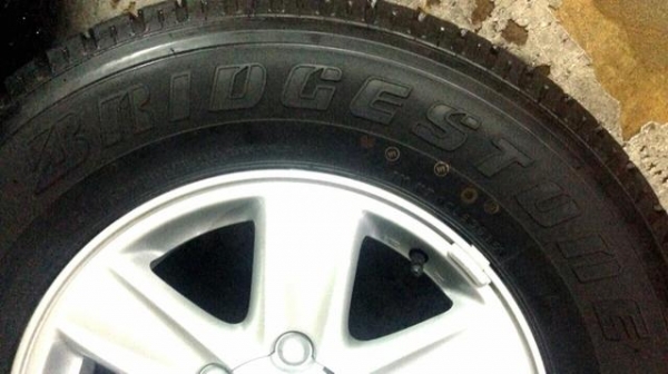ยางป้ายแดง 245-70-16 Bridgestone Dueler 689 เส้นละสี่พัน