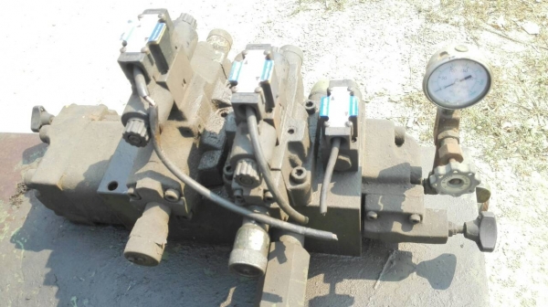 Sell> ปั้มน้ำมันไฮดรอลิค แบบปั้มสองหัวขนาดใหญ่ มอเตอร์ 30 HP 380V ถังจุ 1000 ลิตร พร้อมออยคูลเลอร์ วาล์วคอนโทรลไฟฟ้า