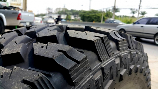 Maxxis 764 33 12.5R15