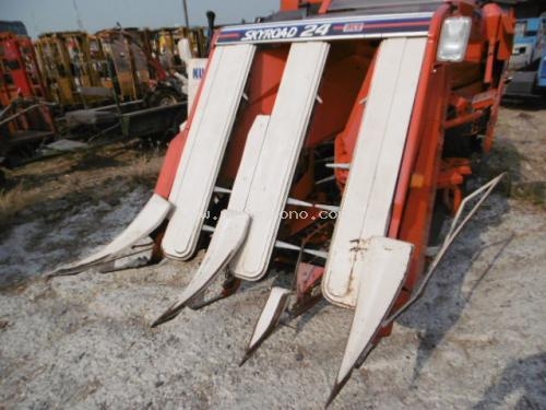 รถเกี่ยวข้าวนั่งขับ KUBOTA   R1-24G รหัสสินค้า : 80903670  ติดต่อ Tel.086-8150487  www.nihonmono.com