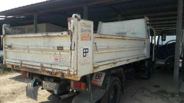 ขาย 950,000ISUZU DECA   ปี 53 วิ่ง 90,000 กม. ดั้มวามมิตร 5 คิว ยาว 4 เมตร  เครื่อง  150 แรง หัวบาง ยางดี คัสชชีสวย เล่มทะเบียน 090-772-3710 090-772-3708