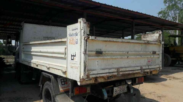 ขาย 950,000ISUZU DECA   ปี 53 วิ่ง 90,000 กม. ดั้มวามมิตร 5 คิว ยาว 4 เมตร  เครื่อง  150 แรง หัวบาง ยางดี คัสชชีสวย เล่มทะเบียน 090-772-3710 090-772-3708