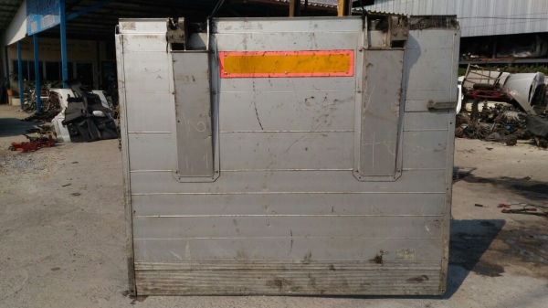 ฝาท้ายรถบรรทุก4กระบอก