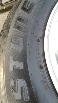 ยาง bridgestone 245 70 16 ปี 12 ชุดล่ะ 4500