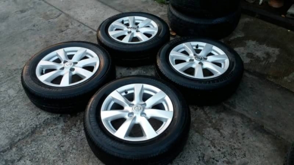 ล้อ nissan almera ขอบ 15 4รู 100พร้อมยางชุดล่ะ 6500